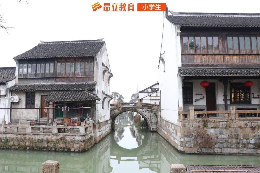 上升的白气球